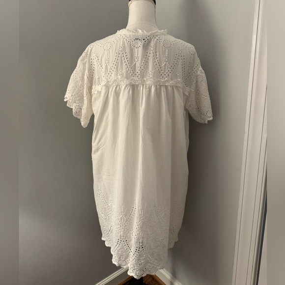 Bluheaven 100% cotton white flowy dress. V neck, eyelet trim Size Medium - Picture 5 of 11